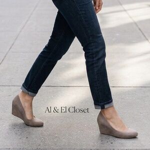 CL by Laundry Nima Wedge Heels Taupe Suede Women’s 6.5 Comfort Pumps New In Box